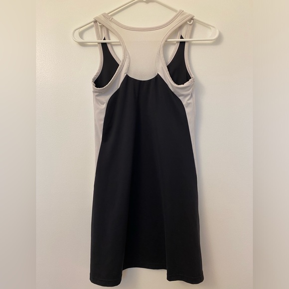 Tennis dress - Picture 2 of 5